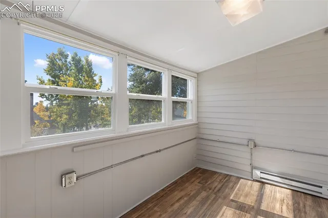 a view of empty room with windows