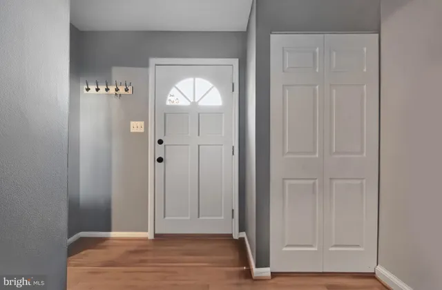 $599,900 | 9909 Lakepointe Drive, Burke, VA 22015