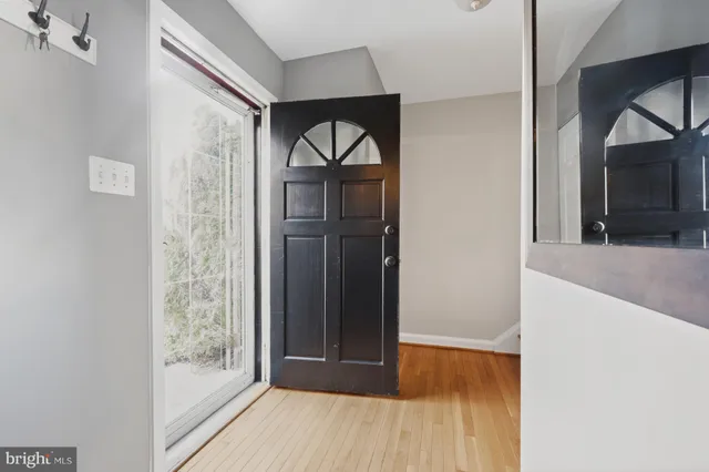 $599,900 | 9909 Lakepointe Drive, Burke, VA 22015