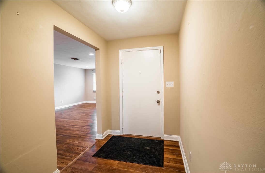5149 Marshall Road Dayton, OH 45429 - Photo 11 of 35 Entry