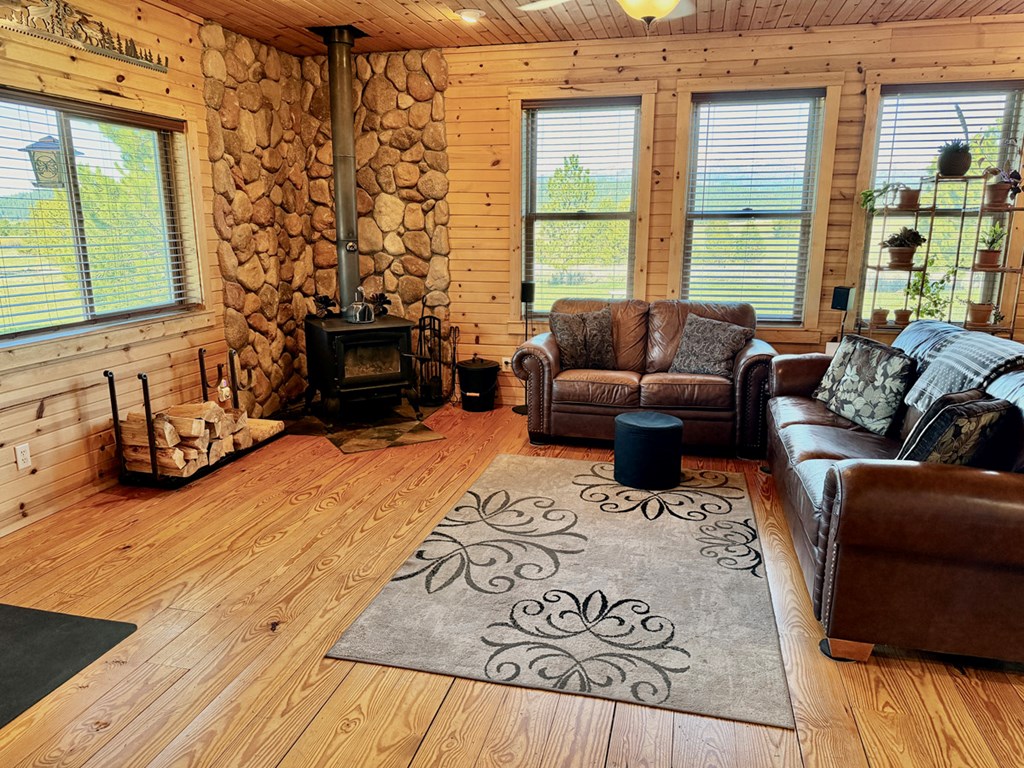 10307 Emma Loop Cascade, ID 83611 - Photo 2 of 28 Living Room