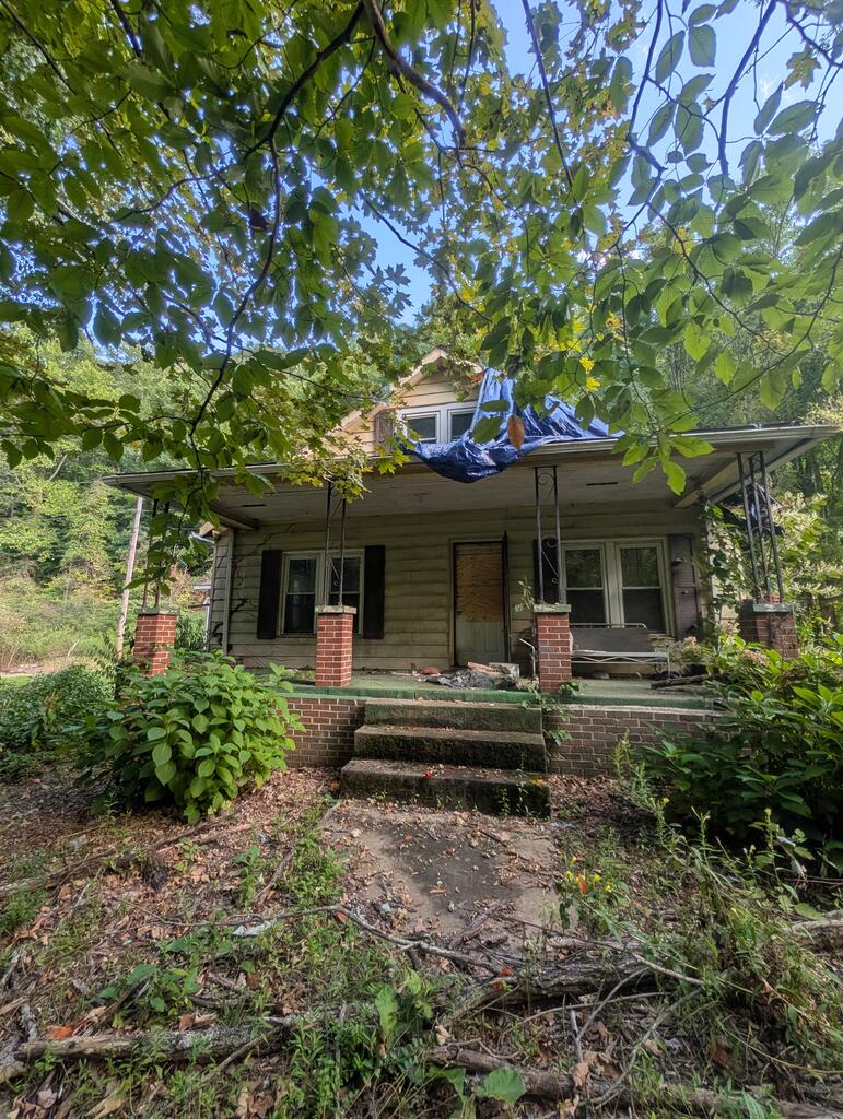 7118 Deskins Road Vansant, VA 24656 - Photo 1 of 15 Gallery Image 1