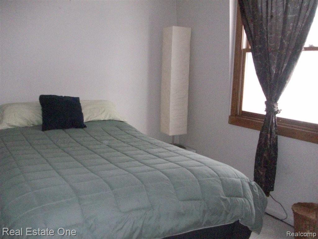 925 Medford Court, Unit 208 Rochester, MI 48307 - Photo 13 of 16 2nd bedroom