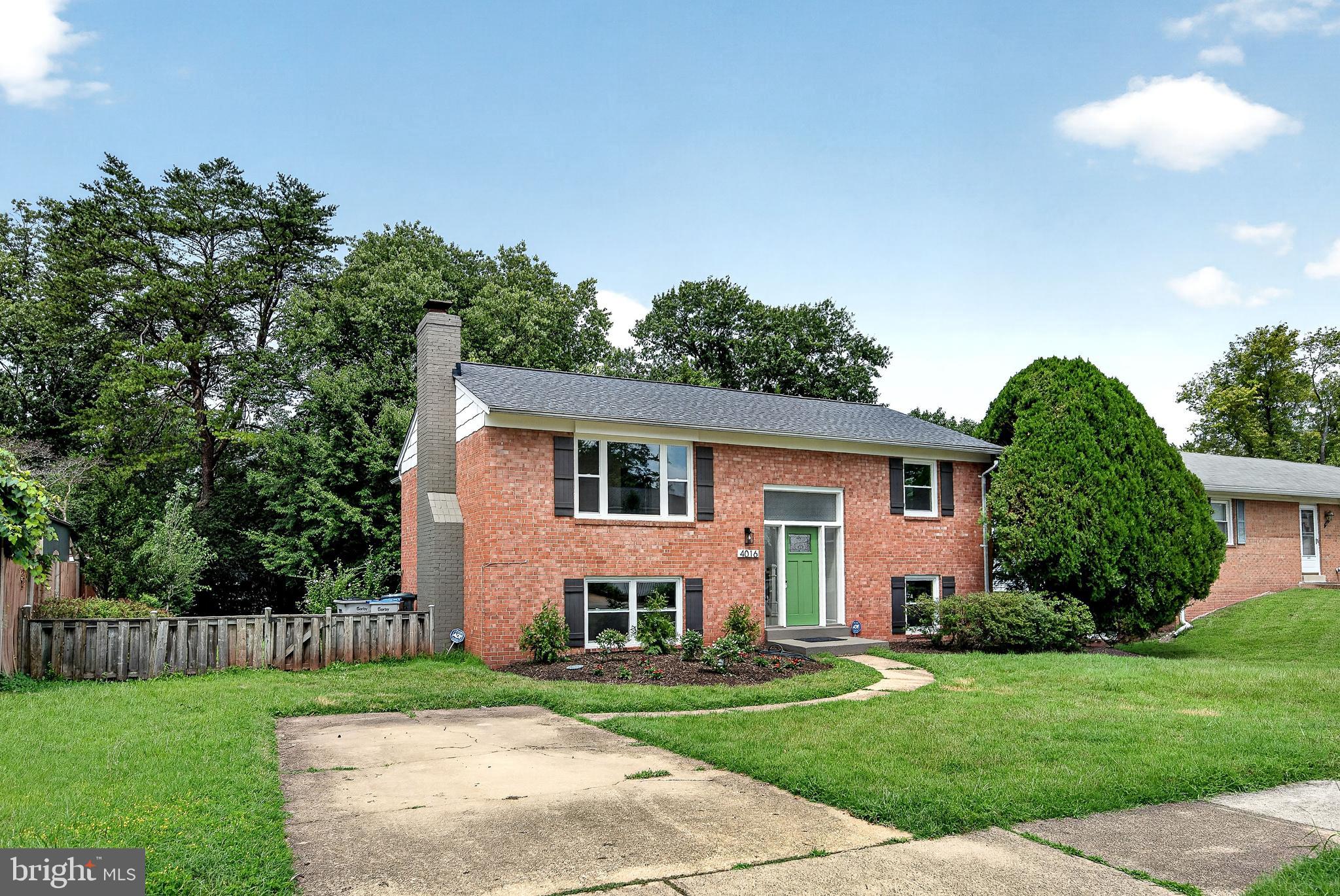 4016 Mapleton Drive Chantilly, VA 20151 - Photo 3 of 47 Gallery Image 3