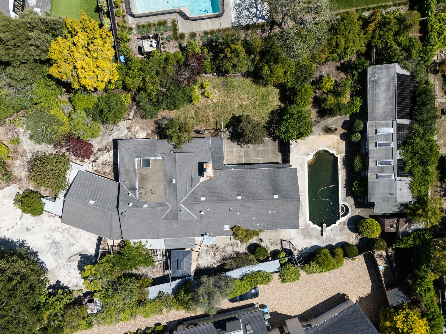135 Stonehedge Road Hillsborough, CA 94010 - Photo 4 of 5