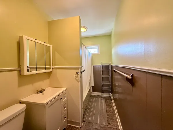 $1,800 | 96 Courtland Street, Unit 3, Worcester, MA 01602