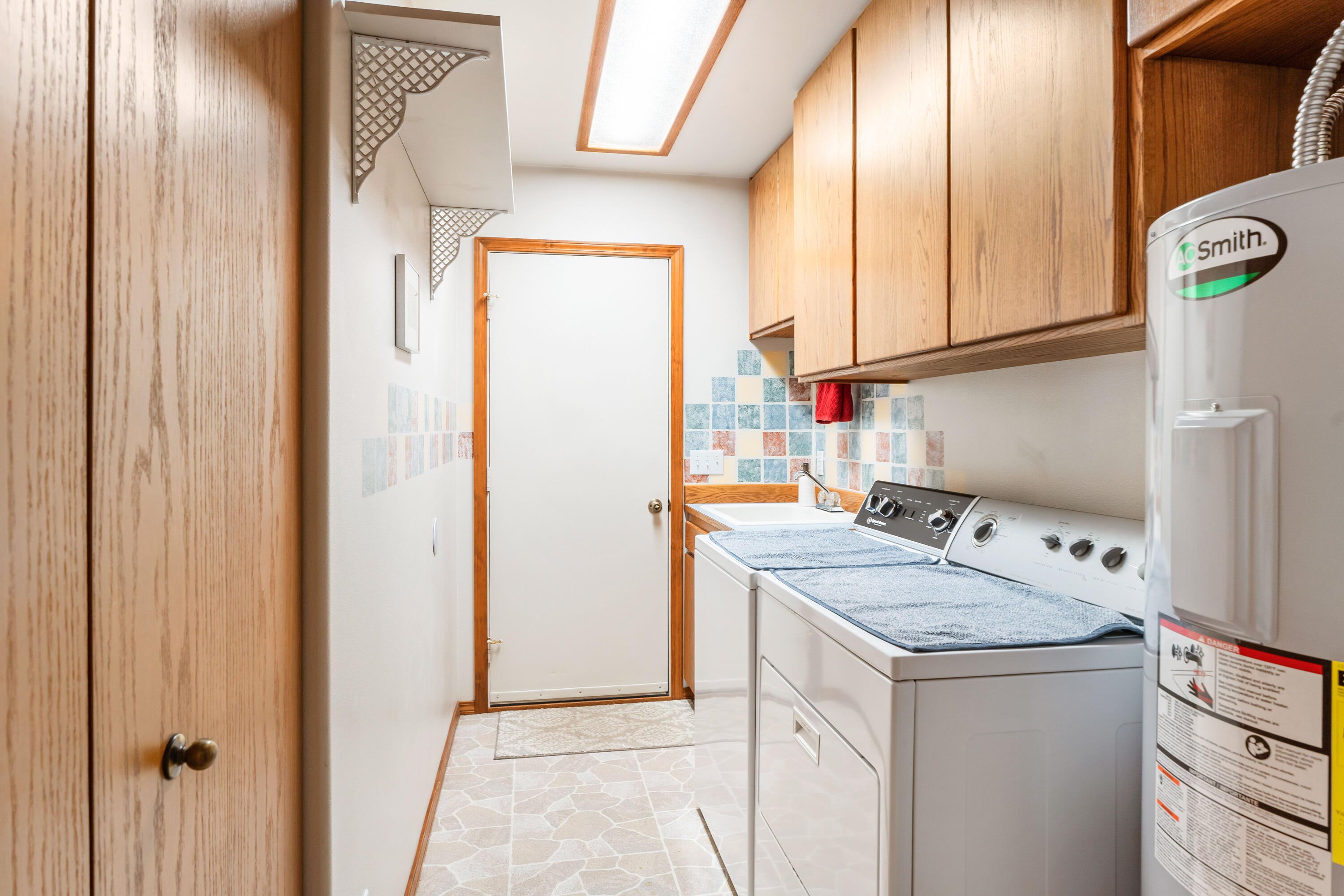 16545 Sprague Loop La Pine, OR 97739 - Photo 29 of 45 Laundry Room/Mud Room