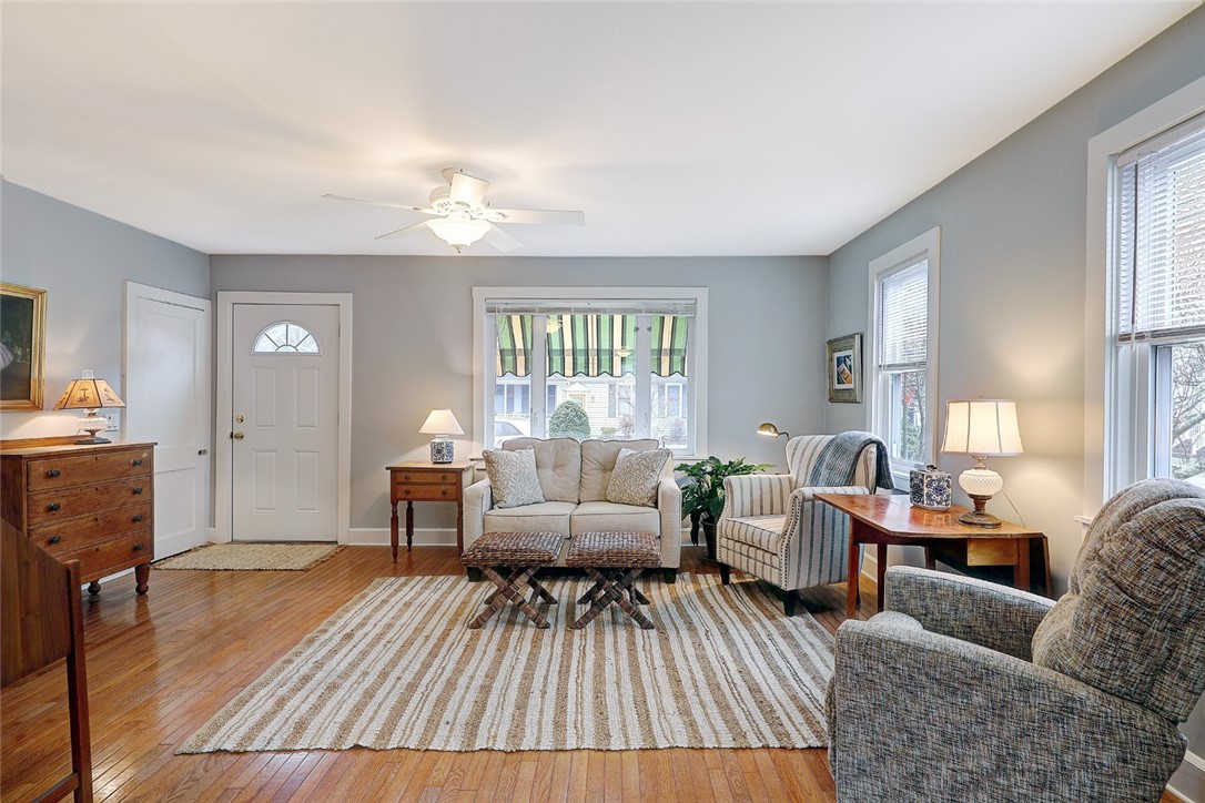 2 Middle Street Barrington, RI 02806 - Photo 3 of 30 Gallery Image 3