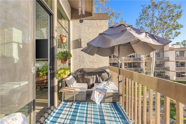 $1,299,000 | 5322 Marina Pacifica Drive, Long Beach, CA 90803