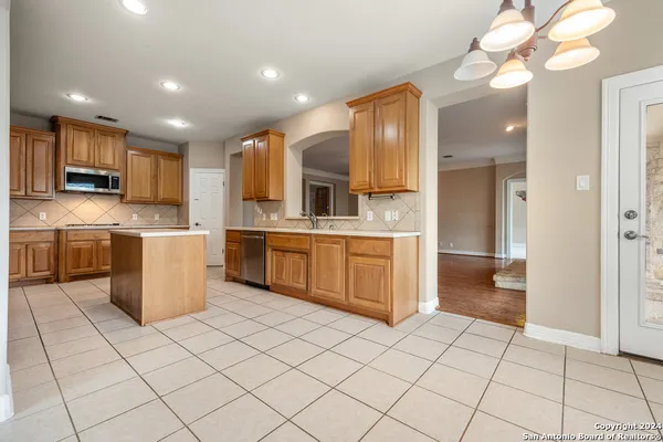 $4,395 | 410 Cadence Hill, San Antonio, TX 78260