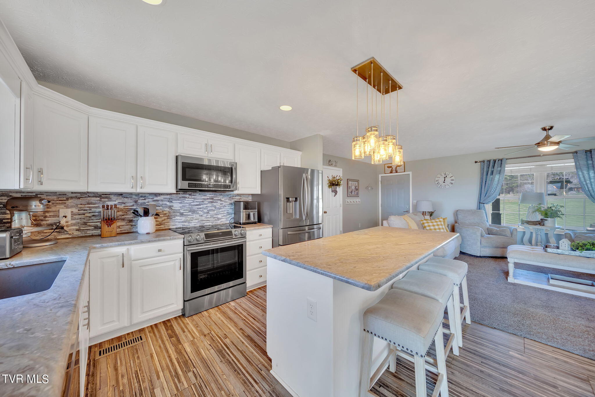 457 Haynes Road Dandridge, TN 37725 - Photo 8 of 56 6-web-or-mls-217A4439