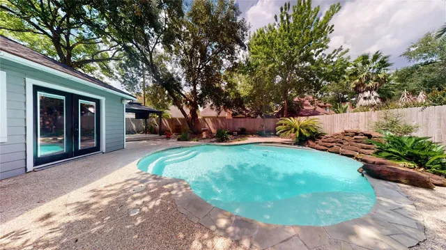 a view of a yard with a tree