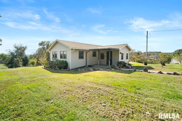 $135,000 | 42 Bowed Tree Road, Stonefort, IL 62987