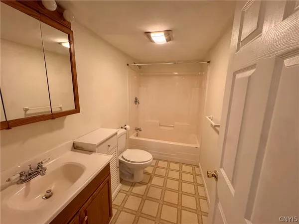 $800 | 5553 West Main Street, Unit 2, Verona, NY 13478
