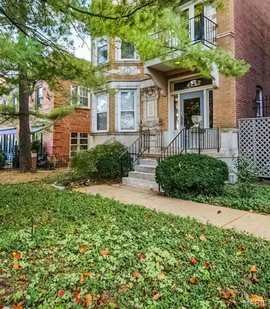 $269,900 | 4250 Lindell Boulevard, Unit A, St. Louis, MO 63108