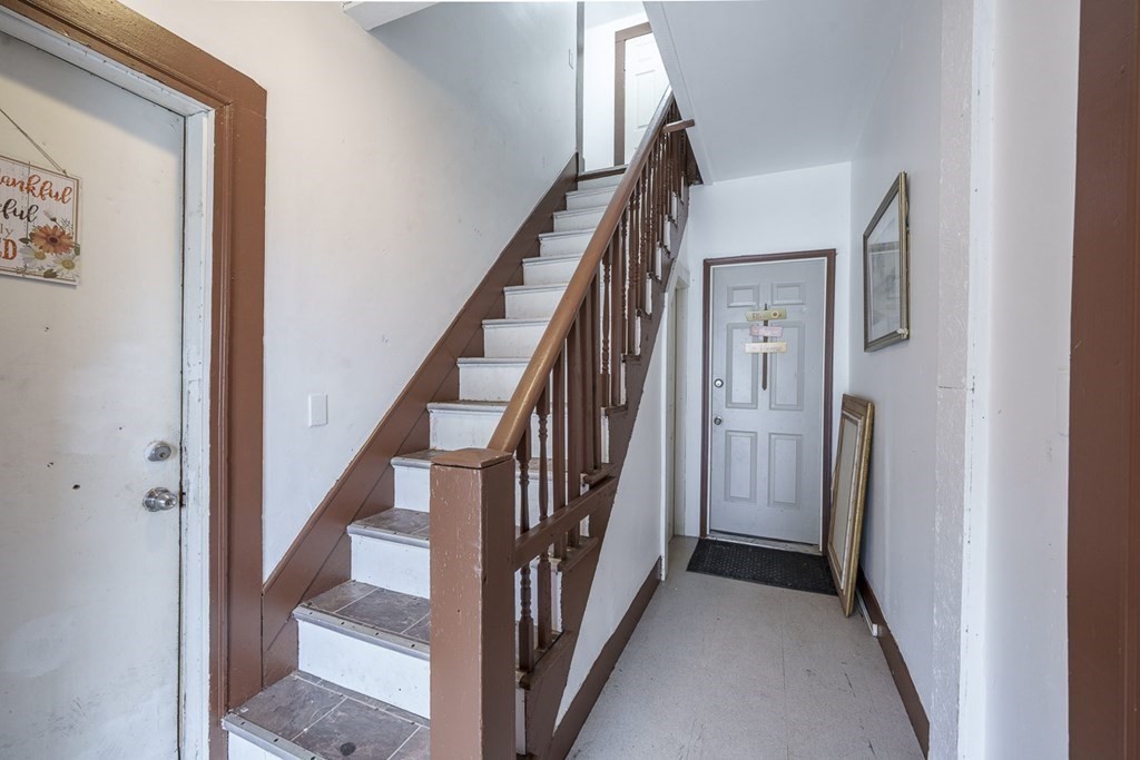 79 Oak Street Springfield, MA 01109 - Photo 3 of 9 Gallery Image 3