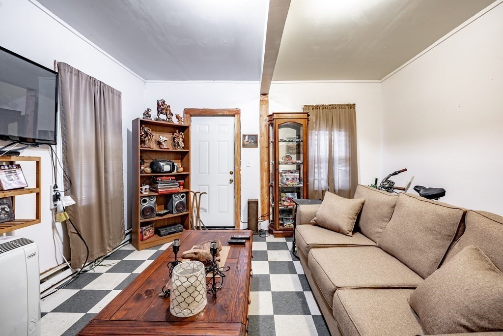 79 Oak Street Springfield, MA 01109 - Photo 4 of 9 Gallery Image 4