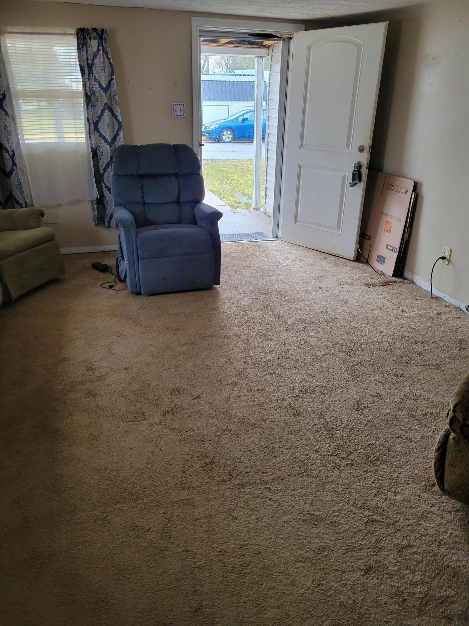 92 Riley Avenue London, OH 43140 - Photo 8 of 39 Living room