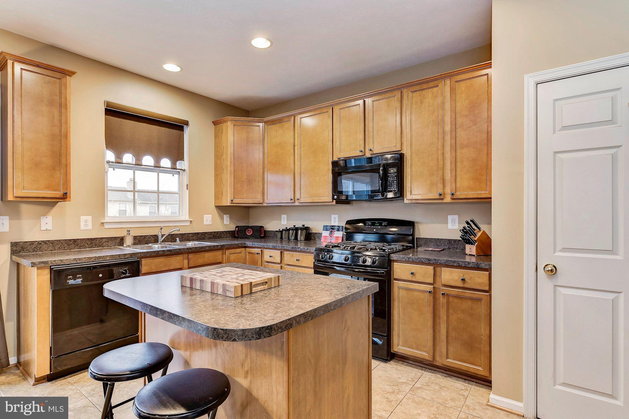 9717 Davison Road Baltimore, MD 21220 - Photo 11 of 30 Kitchen Island & Breakfast Bar