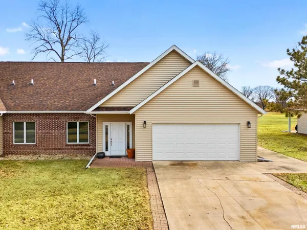 $179,900 | 15681 East Kenabeck Trail, Cuba, IL 61427