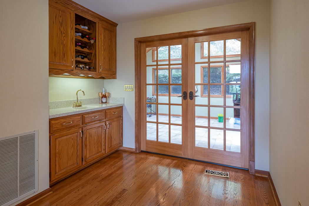 5192 Fox Ridge Road Southwest Roanoke, VA 24018 - Photo 33 of 83 Wet Bar