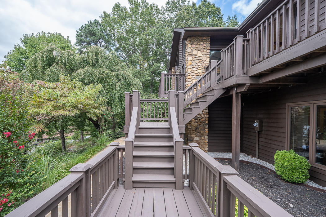 Walkway to steps