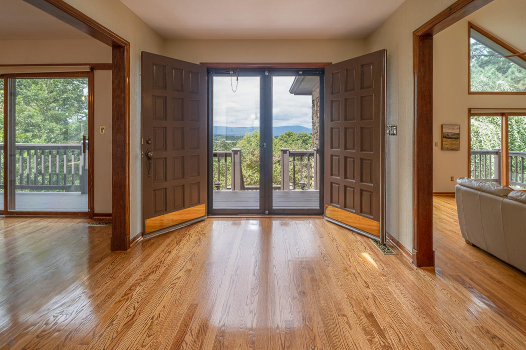 5192 Fox Ridge Road Southwest Roanoke, VA 24018 - Photo 8 of 83 Lots of natural light