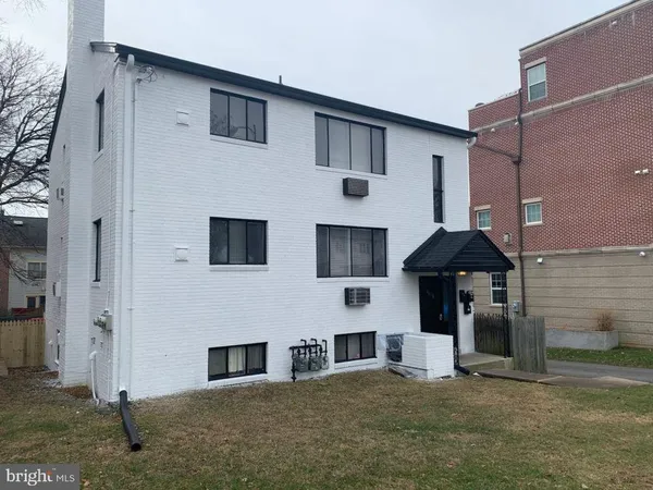 $4,500 | 4206 Washington Boulevard, Unit 2, Arlington, VA 22201