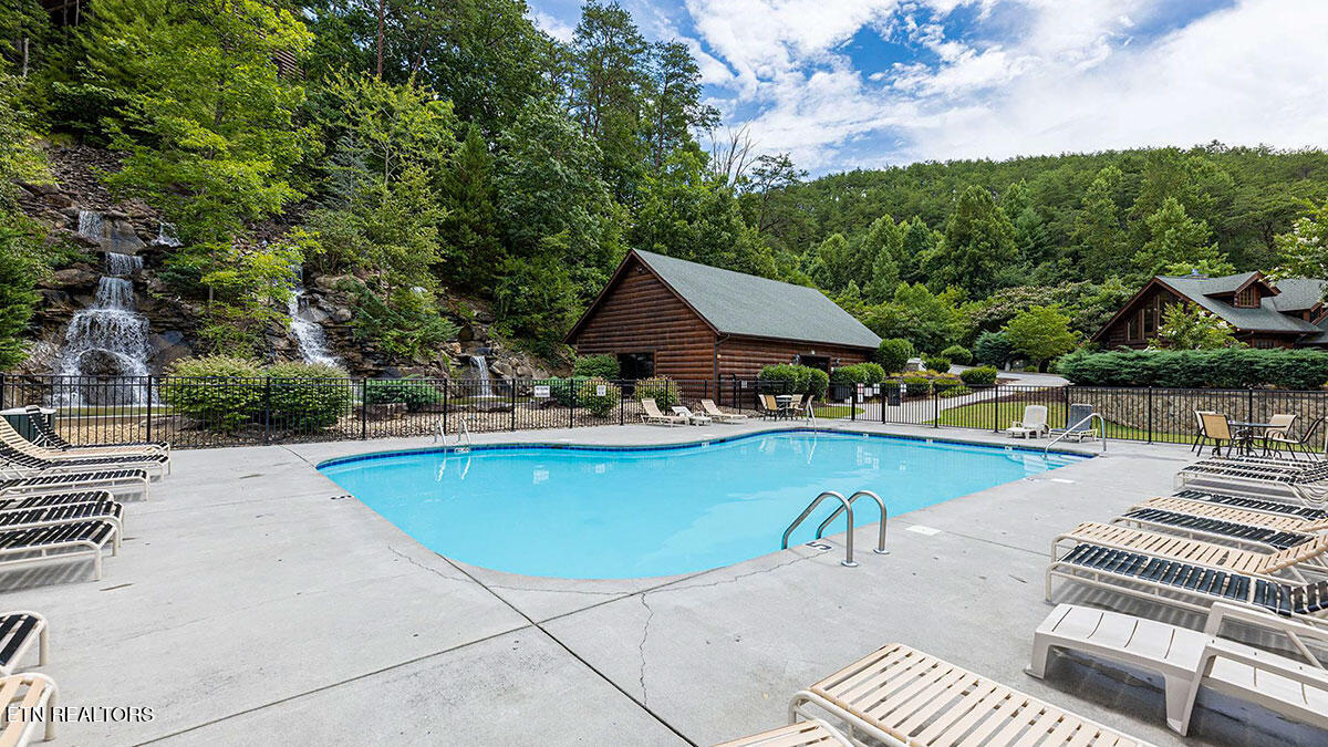 1352 Timberwolf Way Sevierville, TN 37876 - Photo 38 of 41 rental-cabin-43