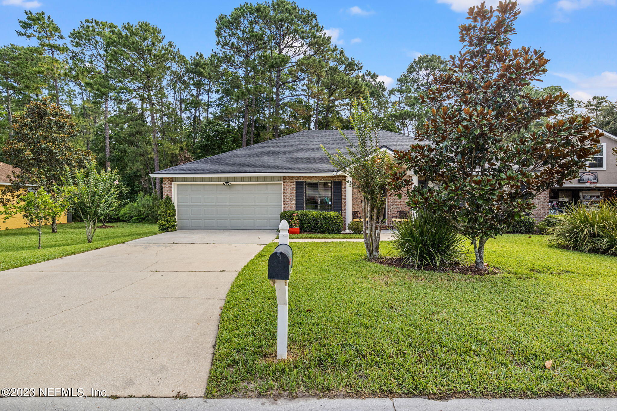 944 North Lilac Loop St. Johns, FL 32259 - Photo 30 of 32 a front view of a house with garden