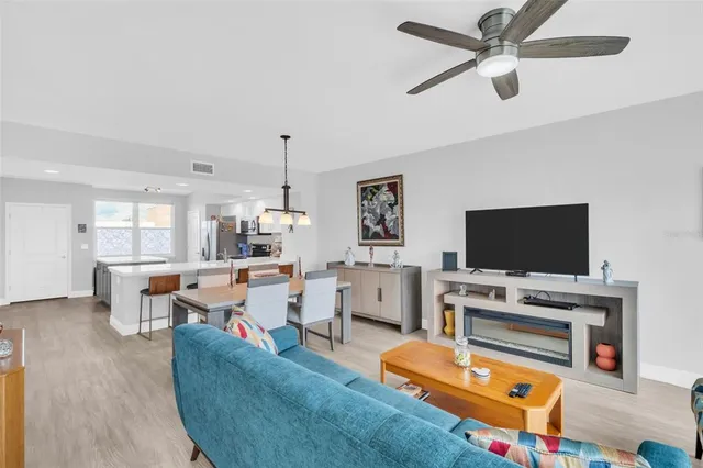 $380,000 | 960 Starkey Road, Unit 7505, Largo, FL 33771