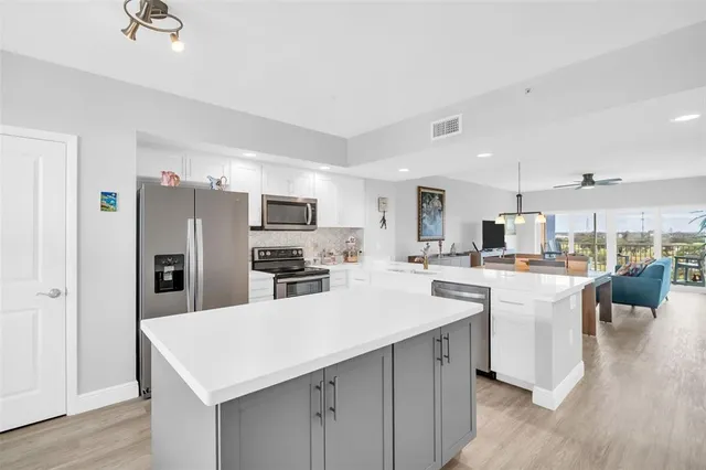 $380,000 | 960 Starkey Road, Unit 7505, Largo, FL 33771