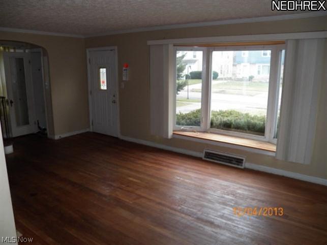 3829 Northwood Road Cleveland, OH 44118 - Photo 3 of 15