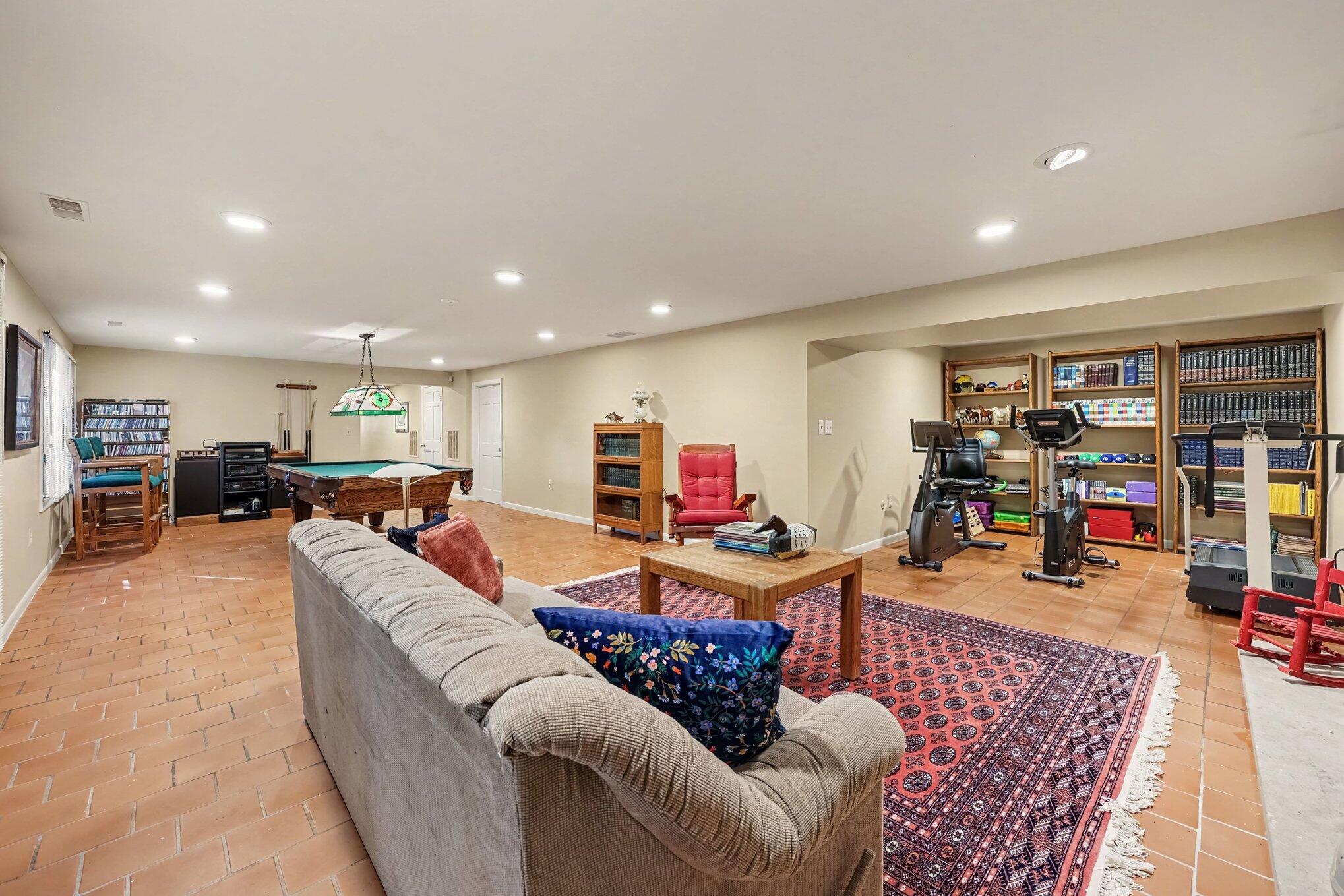 2514 Hawthorne Road Ann Arbor, MI 48104 - Photo 54 of 86 036_file_3664