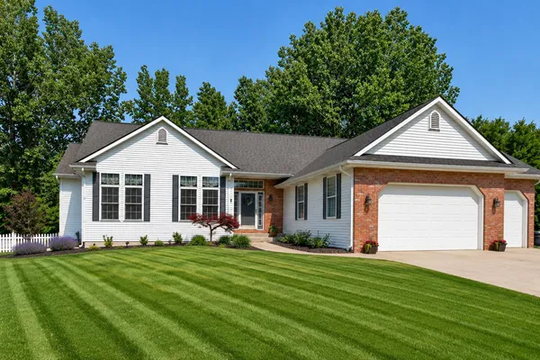 $500,000 | 3393 Breton Valley Drive Southeast, Grand Rapids, MI 49512