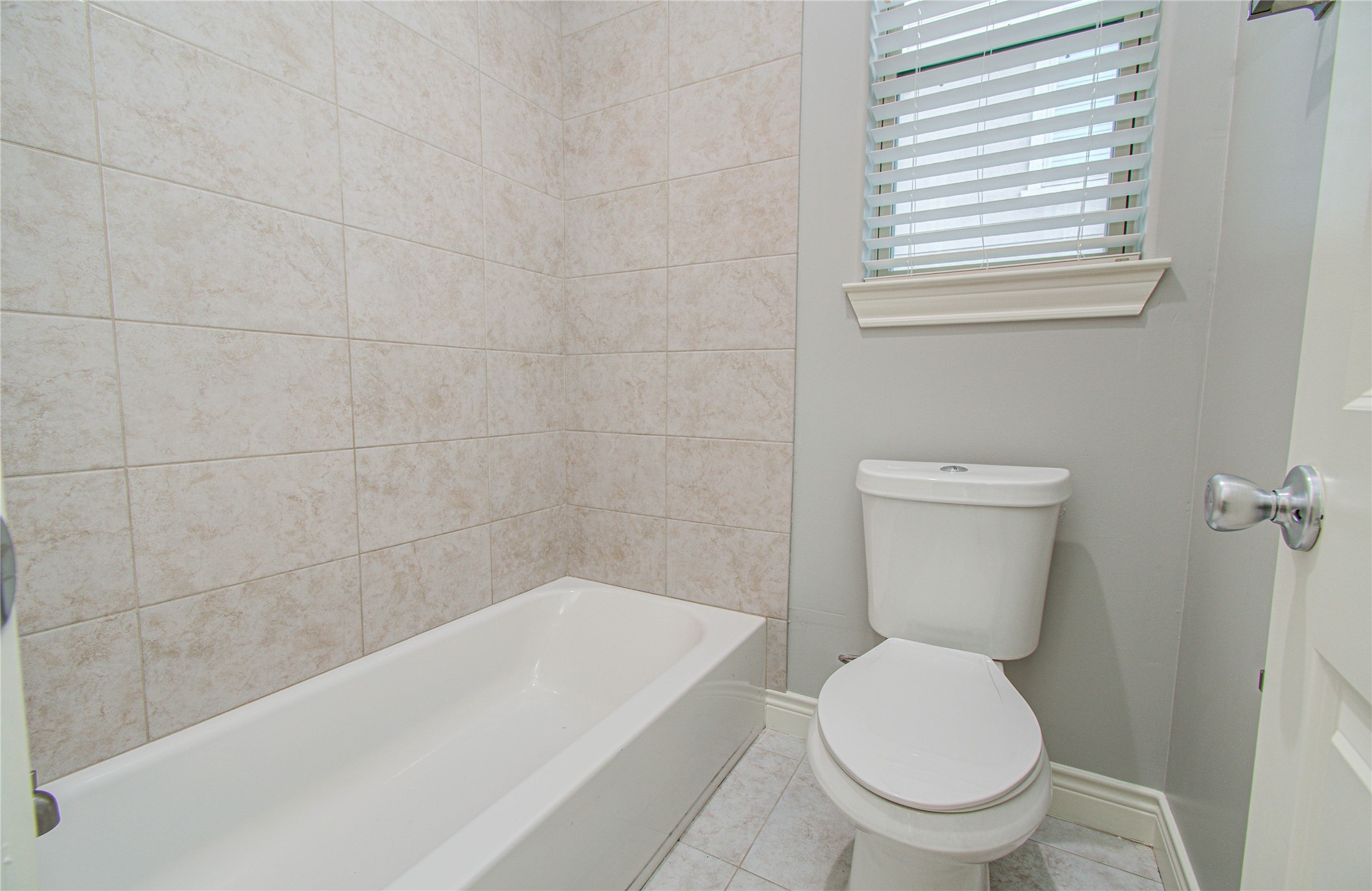 8903 Spring Knoll Forest Drive Houston, TX 77080 - Photo 15 of 29 a white toilet sitting next to a bathtub