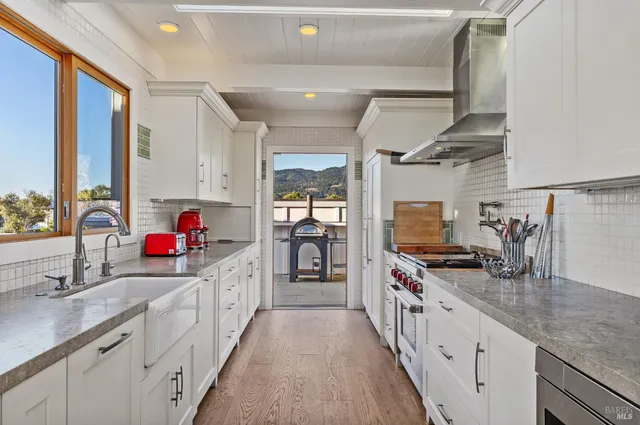 $9,995,000 | 310 Seadrift Road, Stinson Beach, CA 94970