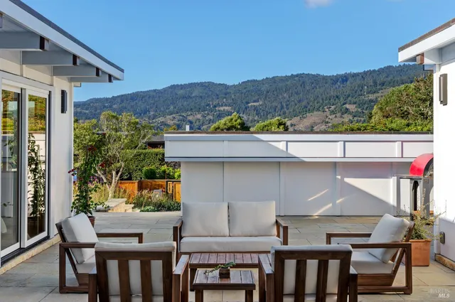$9,995,000 | 310 Seadrift Road, Stinson Beach, CA 94970