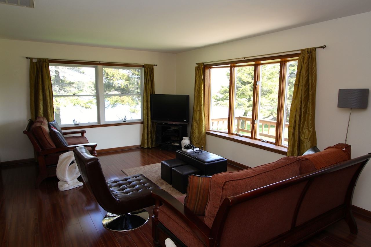 4393 Lakeshore Road Deckerville, MI 48427 - Photo 9 of 39 31381140-8.JPG