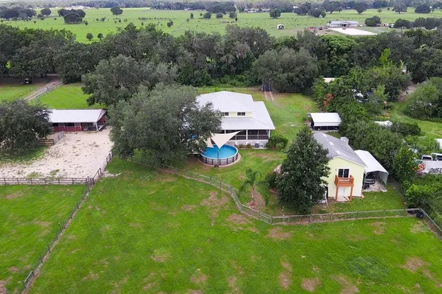 $689,000 | 18525 Lake Road, Altoona, FL 32702