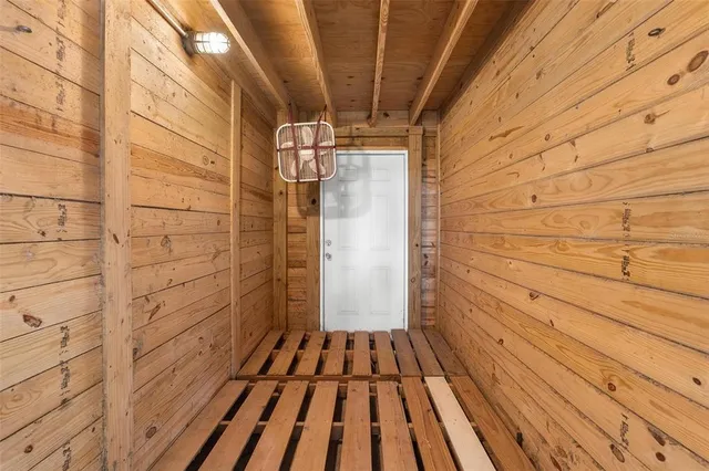 $689,000 | 18525 Lake Road, Altoona, FL 32702