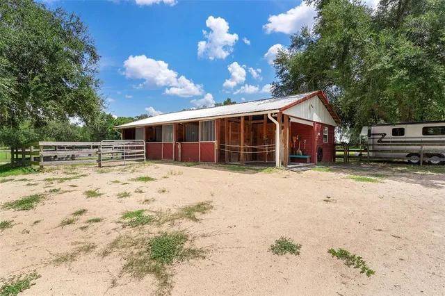 $689,000 | 18525 Lake Road, Altoona, FL 32702