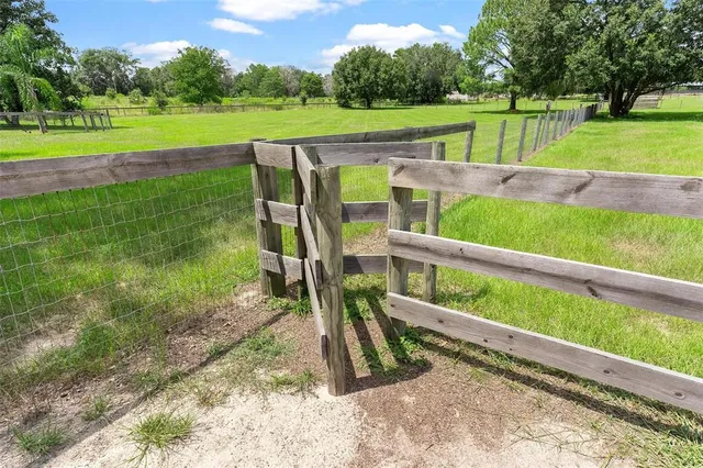 $689,000 | 18525 Lake Road, Altoona, FL 32702