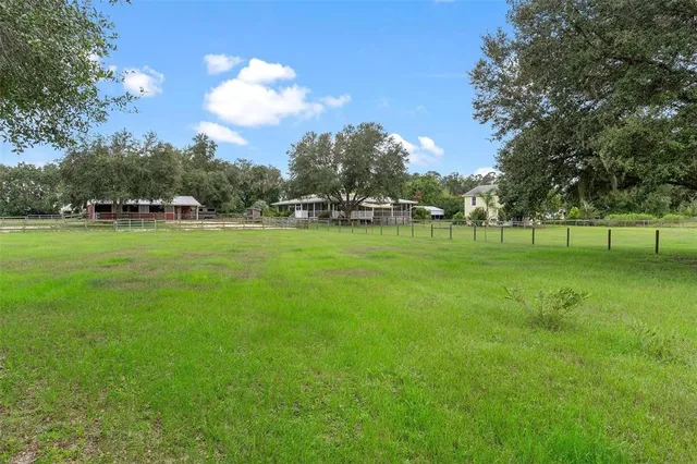 $689,000 | 18525 Lake Road, Altoona, FL 32702