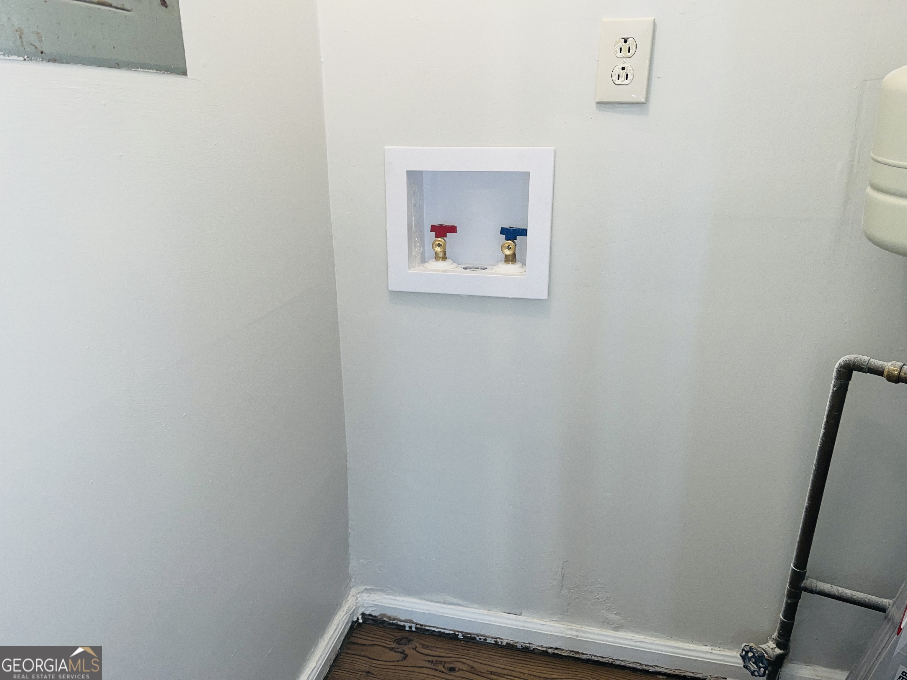 17 Curran Avenue, Unit A LaGrange, GA 30241 - Photo 16 of 25 a small space with a window