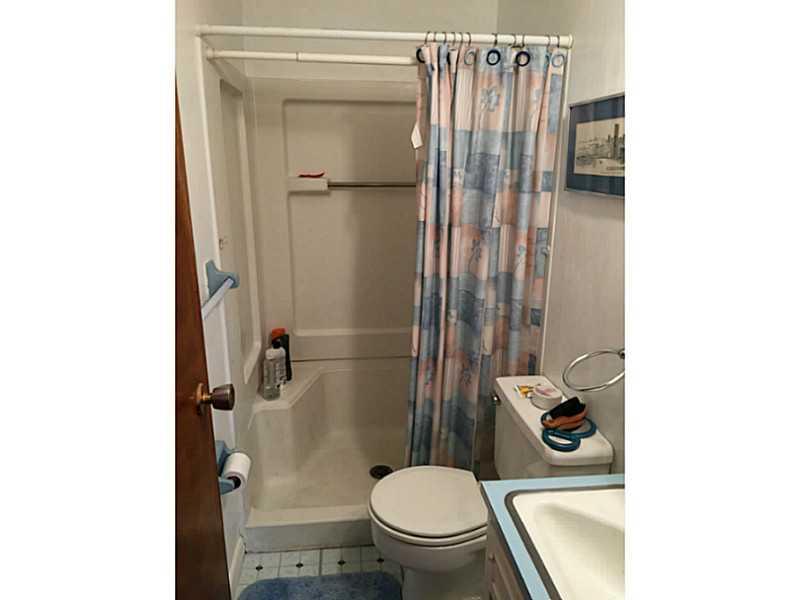 1128 Butler Road Springdale, PA 15144 - Photo 8 of 20 Full Bath. Master Bath!