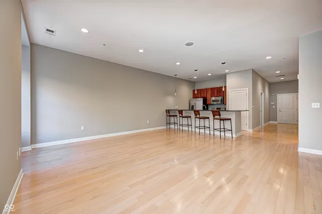 $2,400 | 350 North Meridian Street, Unit 304, Indianapolis, IN 46204