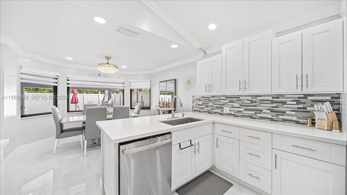 11611 Southwest 9th Court Pembroke Pines, FL 33025 - Photo 14 of 47