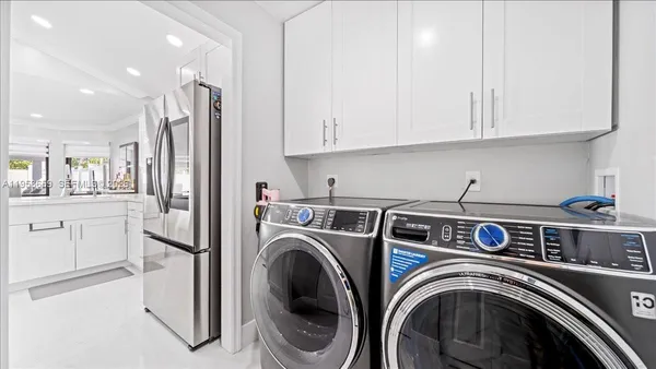 a view of entryway with washer and dryer