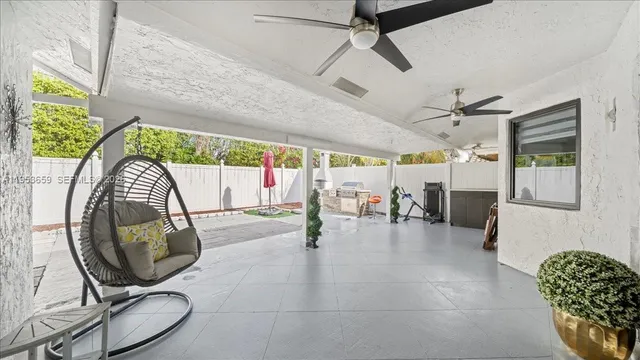 a view of livingroom with furniture